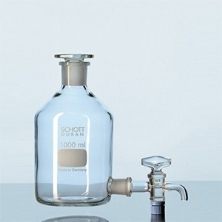 Chai thủy tinh có vòi mài ở đáy, cổ mài, nắp bằng lục giác